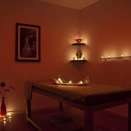 Mg White Lilyum ホテル ケメル