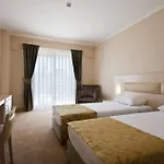 Hotel Mg White Lilyum