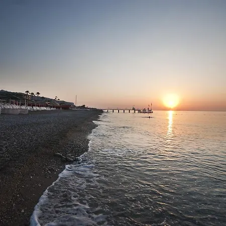 호텔 Mg White Lilyum 3*